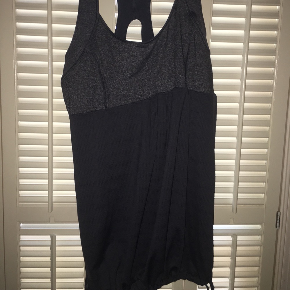 Black work out tank